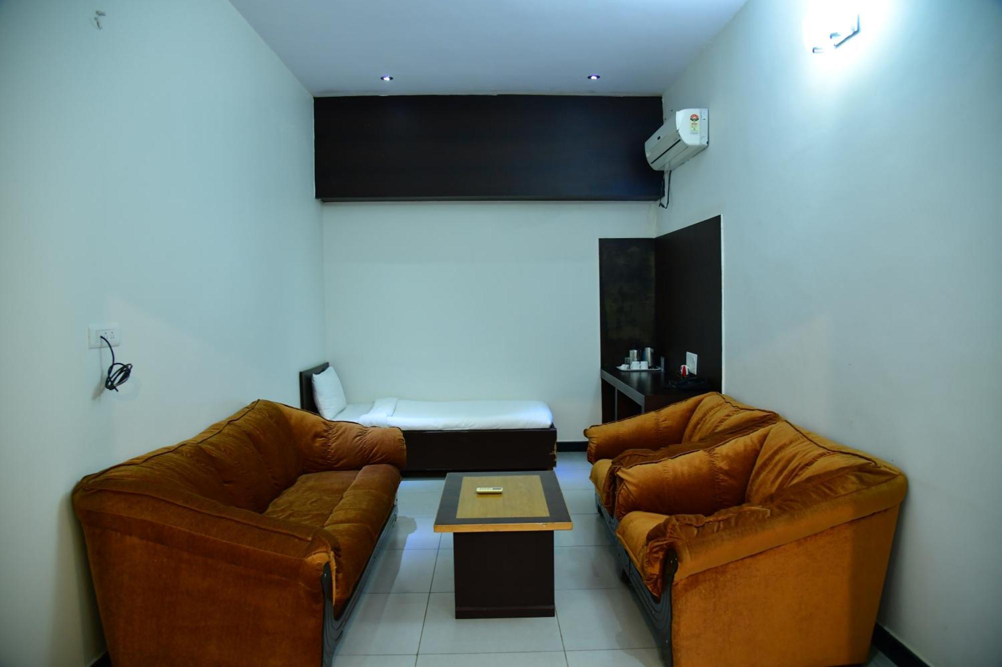 Nijaguna Resorts Chāmrājnagar Eksteriør bilde